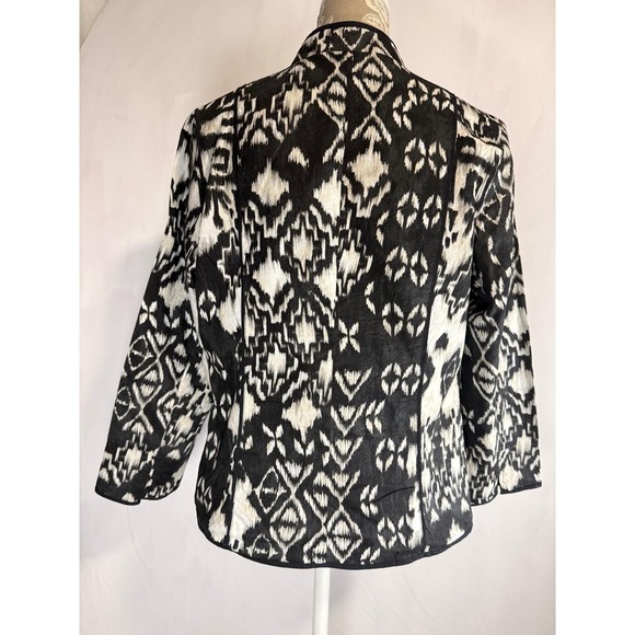 Women's Black and White Chico's Size 1 Excellent Condition - Picture 8 of 9